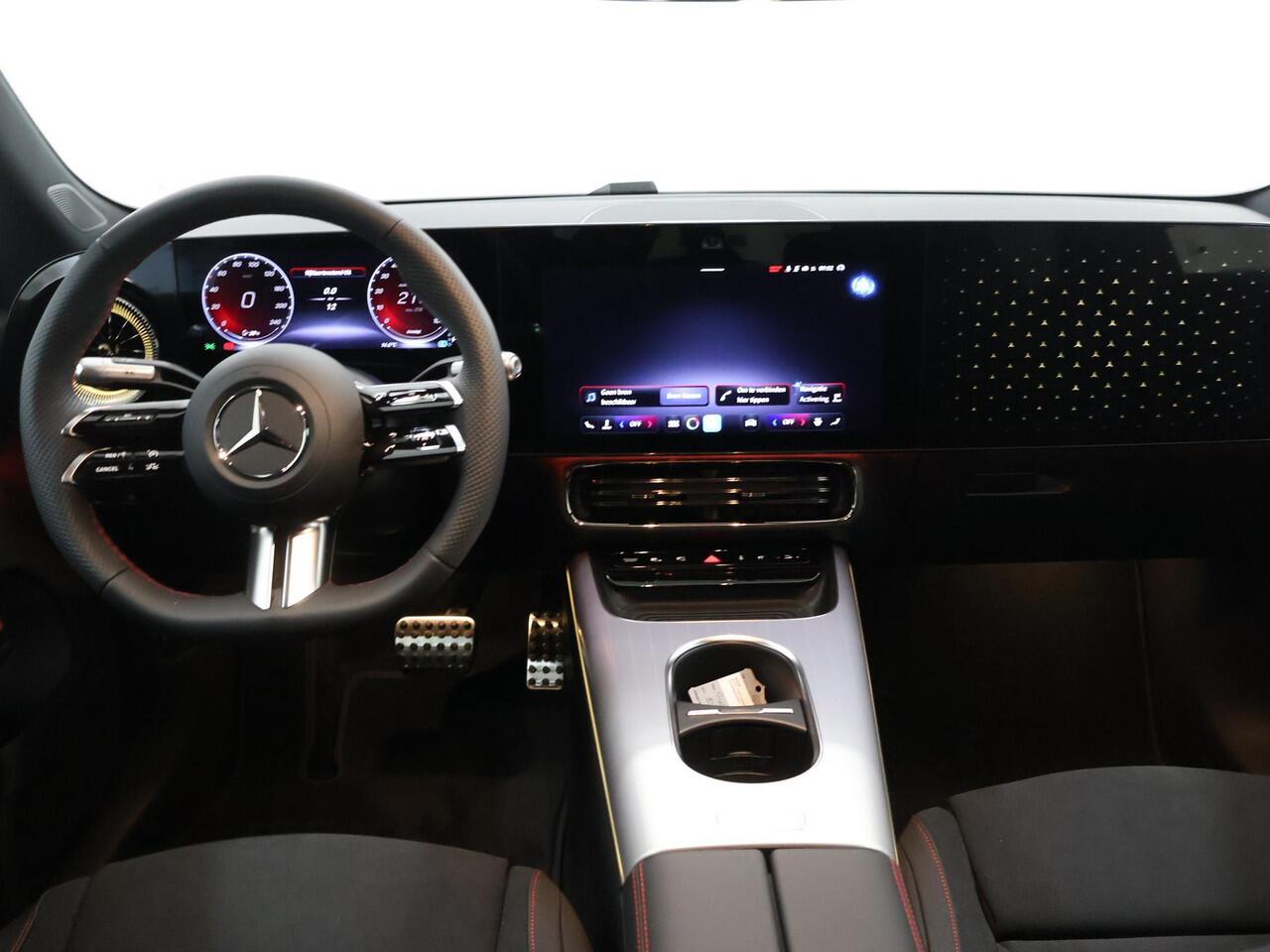 Mercedes-Benz CLA-KLASSE 250+ Launch Edition 85 kWh | Night | Panoramadak | Stoelverwarming | Trekhaak | Achteruitrijcamera | Dodehoekassistent |