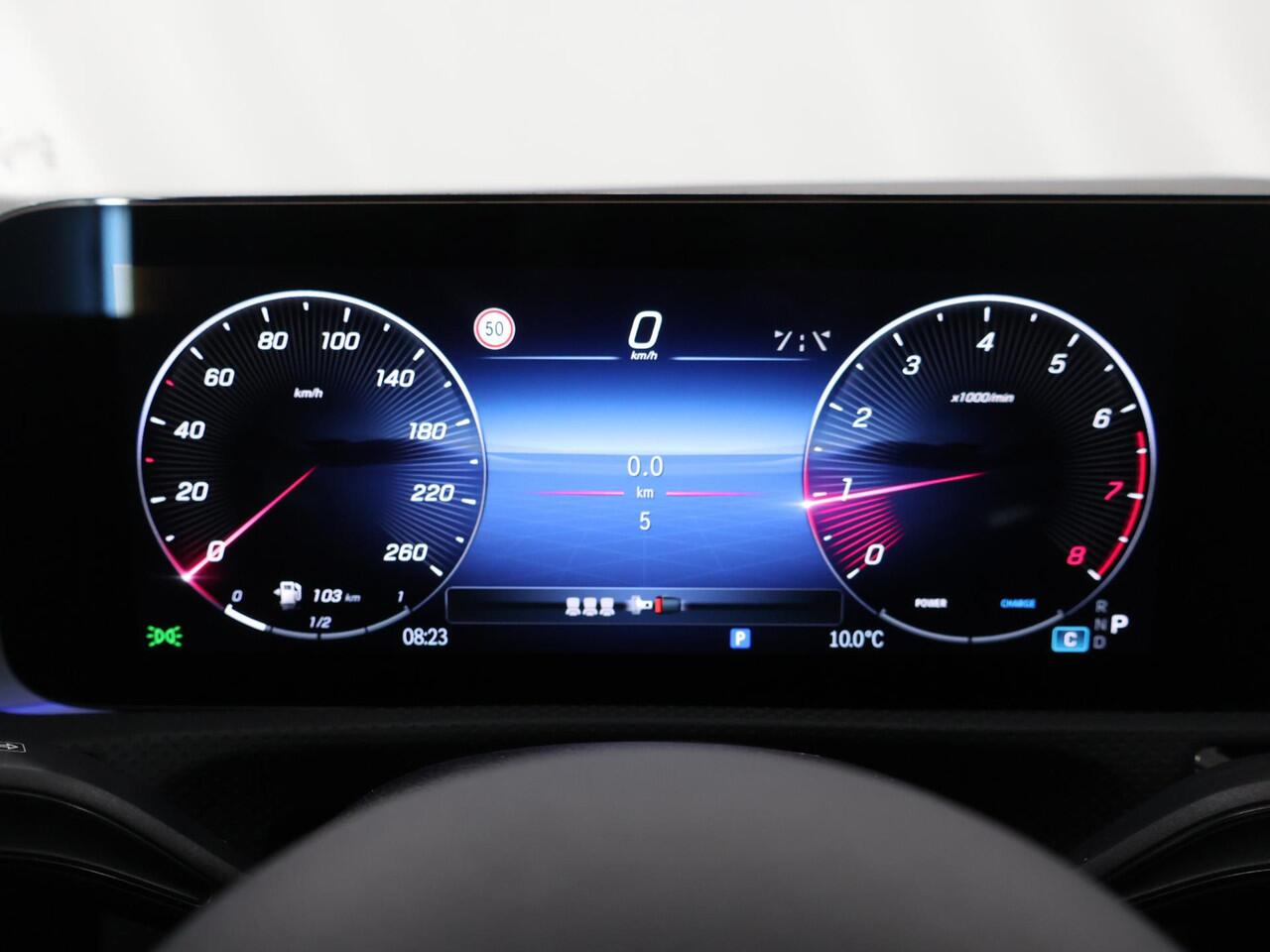 Mercedes-Benz CLA-KLASSE 180 Business Solution AMG | Panoramaschuifdak | AMG Line Plus | Night pakket | Head-up display | 360° camera | 19"AMG velgen |