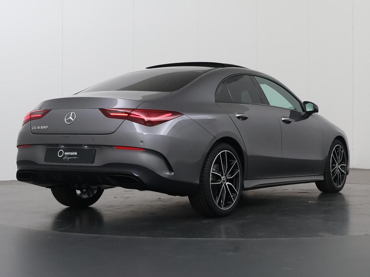 Mercedes-Benz CLA-KLASSE 180 Business Solution AMG | Panoramaschuifdak | AMG Line Plus | Night pakket | Head-up display | 360° camera | 19"AMG velgen |