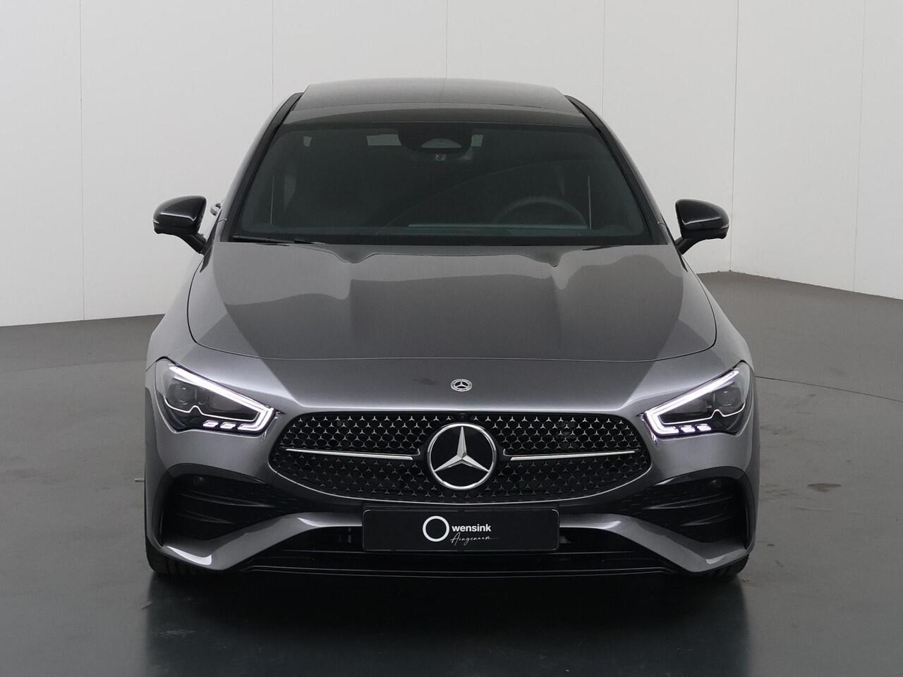 Mercedes-Benz CLA-KLASSE 180 Business Solution AMG | Panoramaschuifdak | AMG Line Plus | Night pakket | Head-up display | 360° camera | 19"AMG velgen |