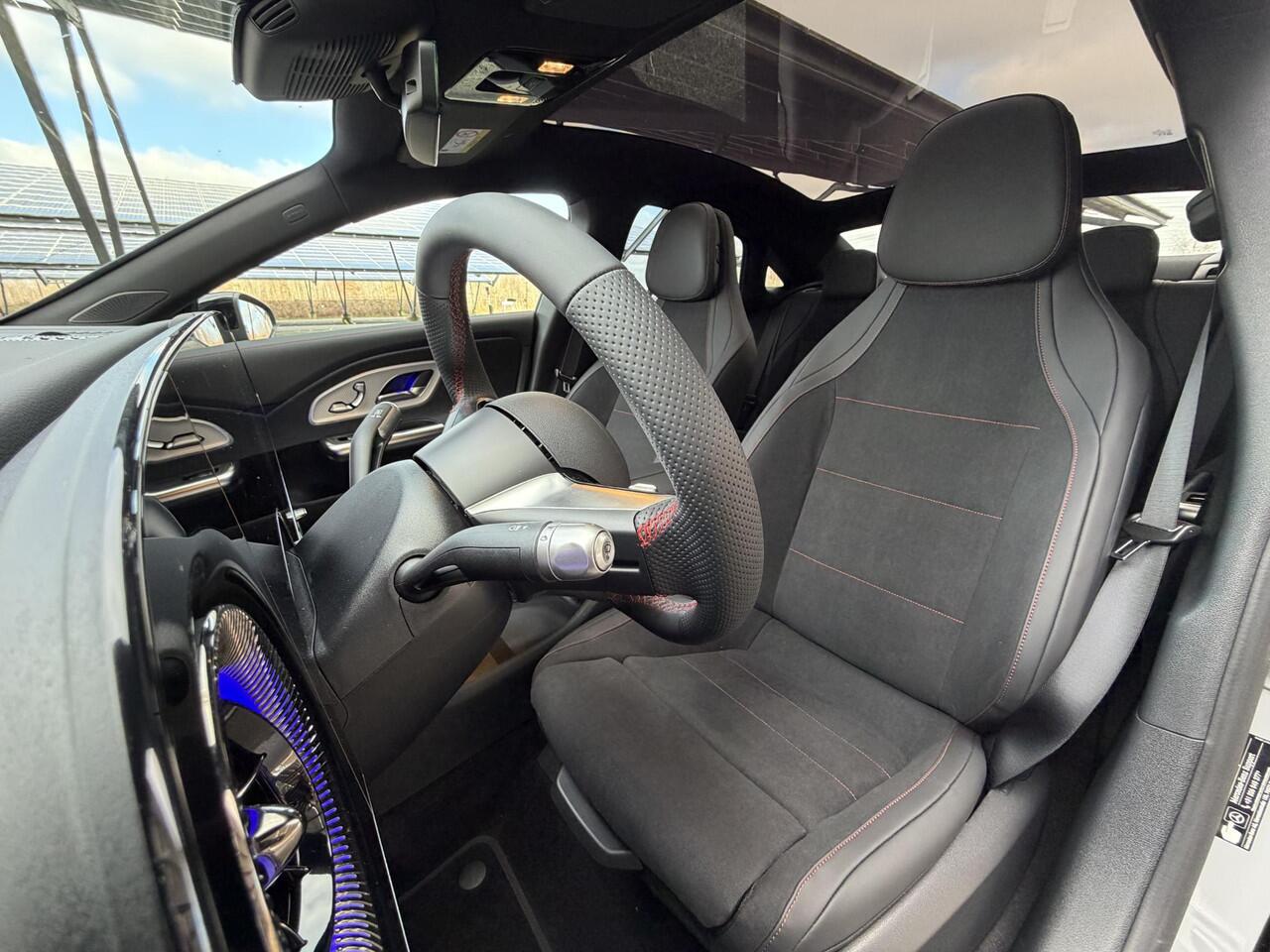 Mercedes-Benz CLA-KLASSE 180 Business Solution AMG | Night | Superscreen | Panoramadak | Trekhaak | Memory | Sfeerverlichting | Parkeercamera |