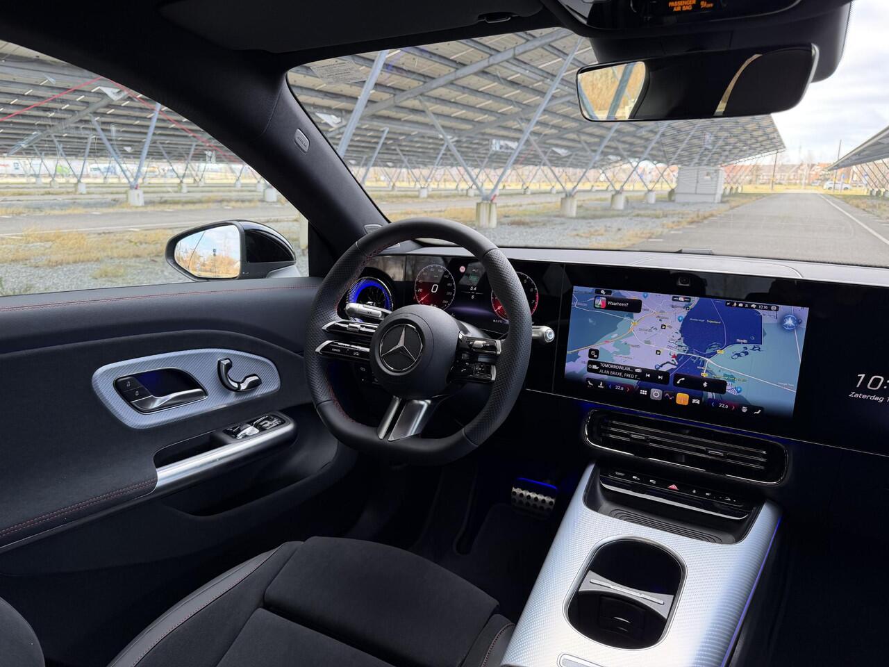 Mercedes-Benz CLA-KLASSE 180 Business Solution AMG | Night | Superscreen | Panoramadak | Trekhaak | Memory | Sfeerverlichting | Parkeercamera |