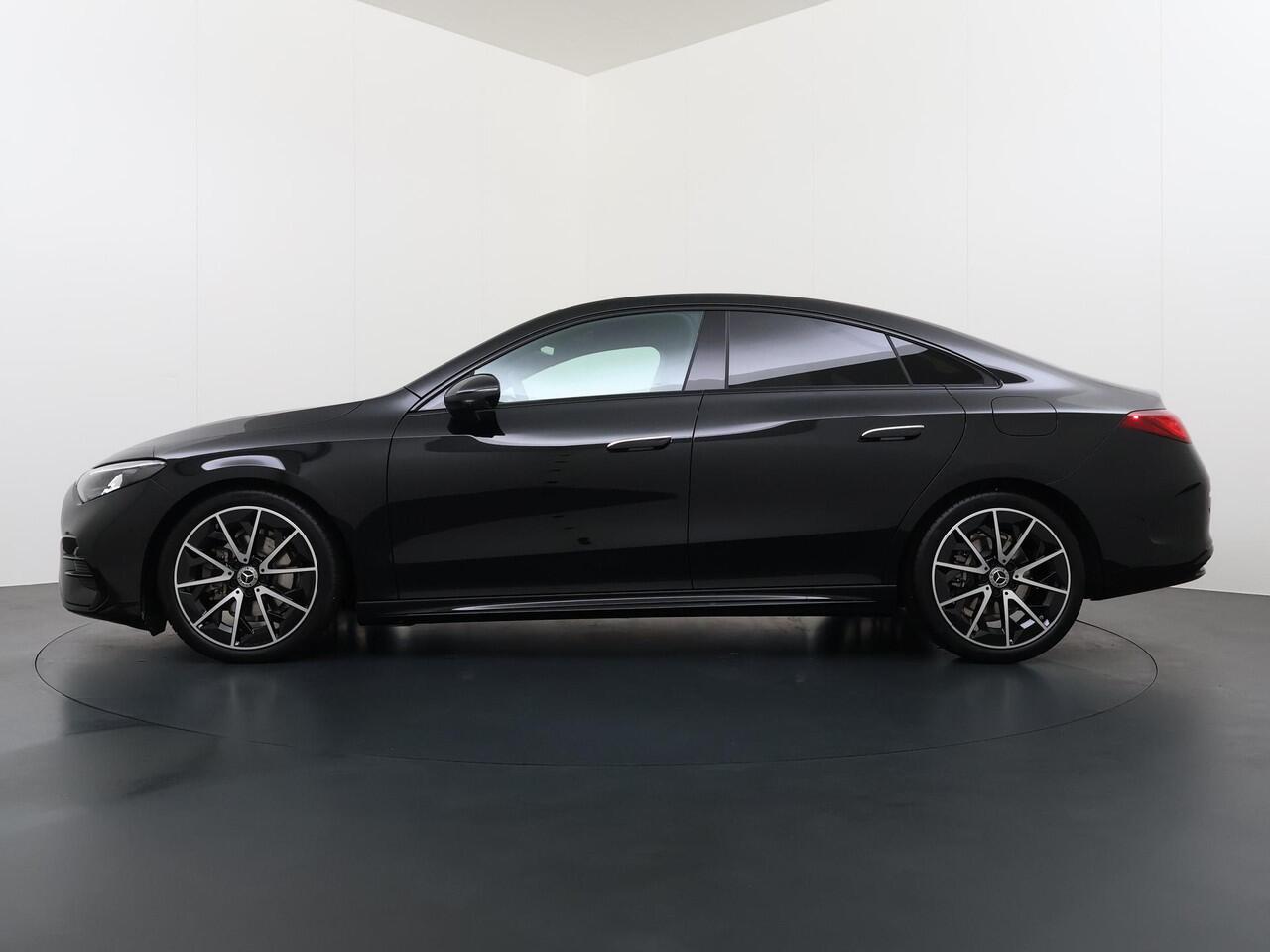 Mercedes-Benz CLA-KLASSE 180 Business Solution AMG | Night Pakket | Panoramadak | Adaptieve Cruise Control | Dodehoekassistent | Verkeersbordenassistent | MULTIBEAM LED Koplampen | Elektrisch Verstelbare Stoelen + Memory | Stoelverwarming | Sfeerverlichting | THERMOTRONIC Klimaat