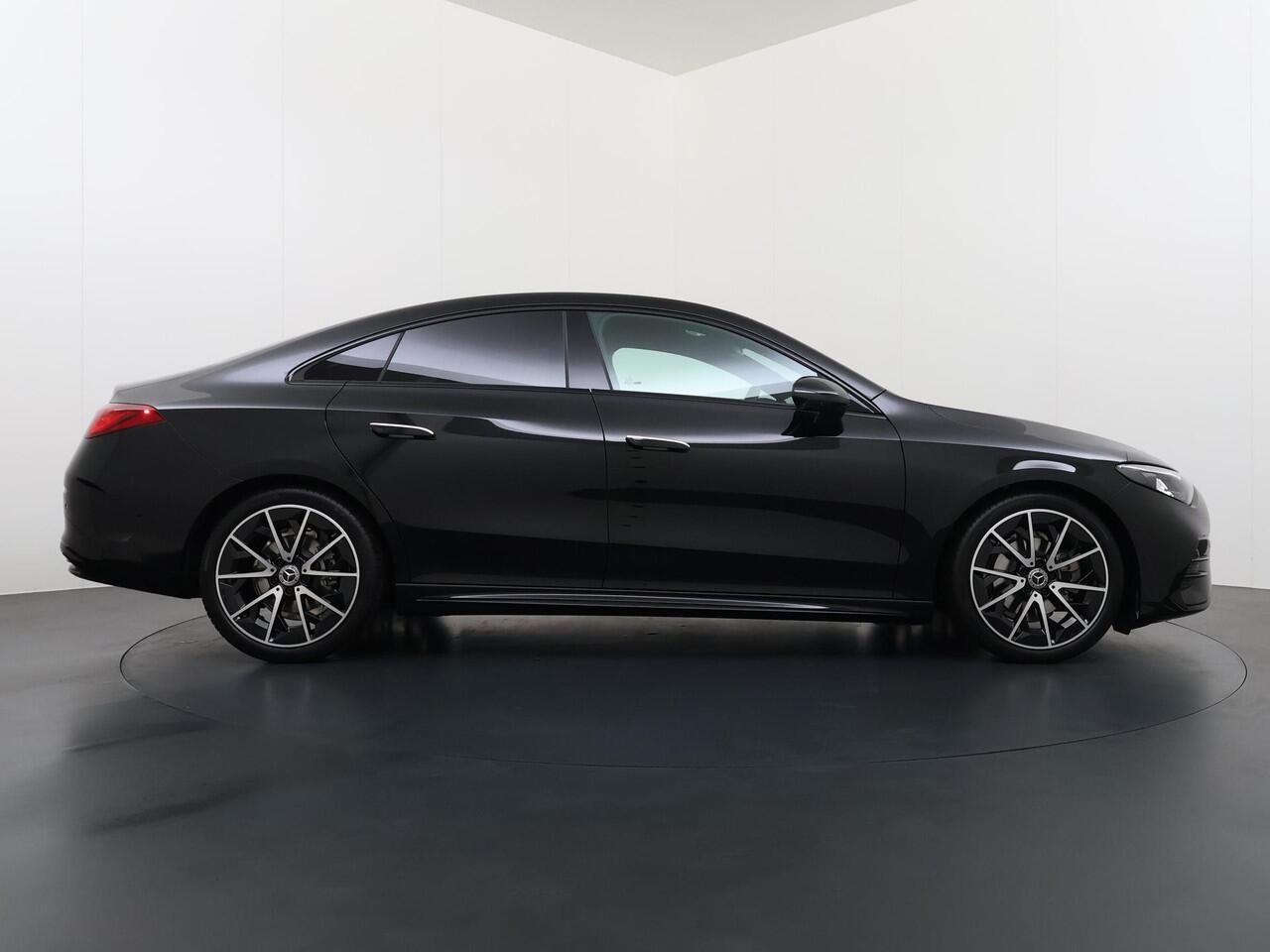 Mercedes-Benz CLA-KLASSE 180 Business Solution AMG | Night Pakket | Panoramadak | Adaptieve Cruise Control | Dodehoekassistent | Verkeersbordenassistent | MULTIBEAM LED Koplampen | Elektrisch Verstelbare Stoelen + Memory | Stoelverwarming | Sfeerverlichting | THERMOTRONIC Klimaat