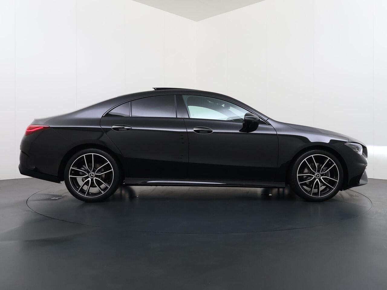 Mercedes-Benz CLA-KLASSE 180 Business Solution AMG | AMG Plus Pakket | Night Pakket | Panoramadak | 360° Camera | Head-up Display | Augmented Reality voor Navigatie | Dodehoekassistent | Advanced Sound System | MULTIBEAM LED Koplampen | Elektrisch Verstelbare Stoelen + Memory | S
