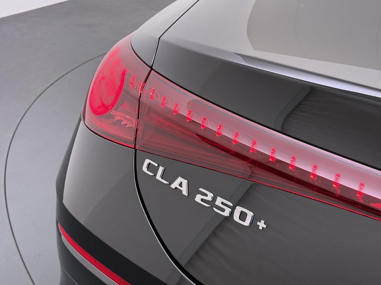 Mercedes-Benz CLA-KLASSE 250+ Launch Edition | AMG Line | Night Pakket | Panoramadak | Adaptieve Cruise Control | Dodehoekassistent | MULTIBEAM LED Koplampen | Elektrisch Verstelbare Stoelen + Memory | Stoelverwarming | Sfeerverlichting | THERMOTRONIC Klimaatregeling | Apple CarP