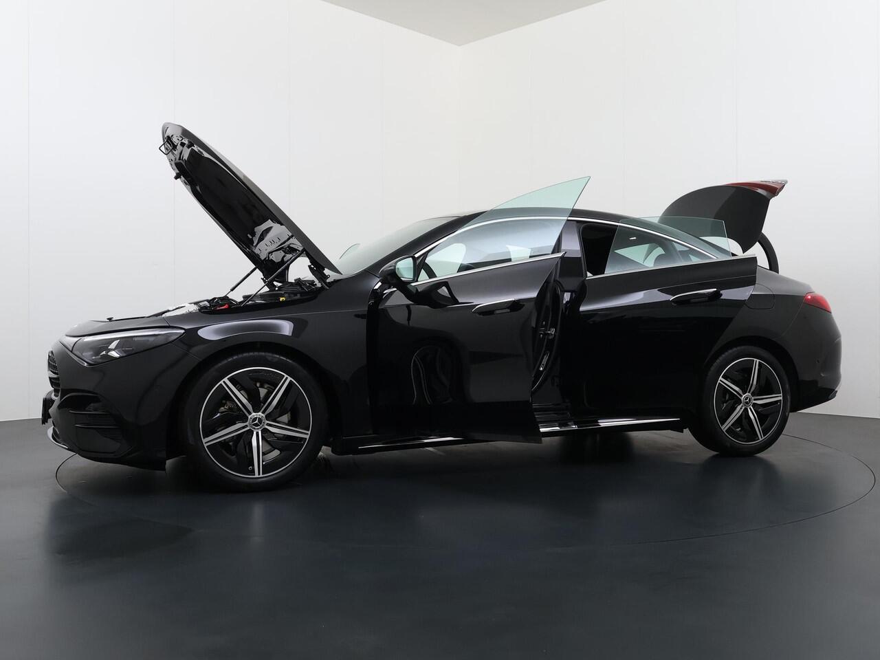 Mercedes-Benz CLA-KLASSE 180 Business Solution AMG | Panoramadak | Adaptieve Cruise Control | Dodehoekassistent | Verkeersbordenassistent | Adaptieve Grootlichtassistent | Stoelverwarming | Sfeerverlichting | Apple CarPlay | Android Auto | Achteruitrijcamera | Parkeersensoren