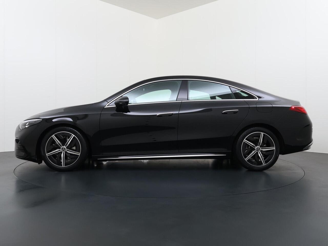 Mercedes-Benz CLA-KLASSE 180 Business Solution AMG | Panoramadak | Adaptieve Cruise Control | Dodehoekassistent | Verkeersbordenassistent | Adaptieve Grootlichtassistent | Stoelverwarming | Sfeerverlichting | Apple CarPlay | Android Auto | Achteruitrijcamera | Parkeersensoren