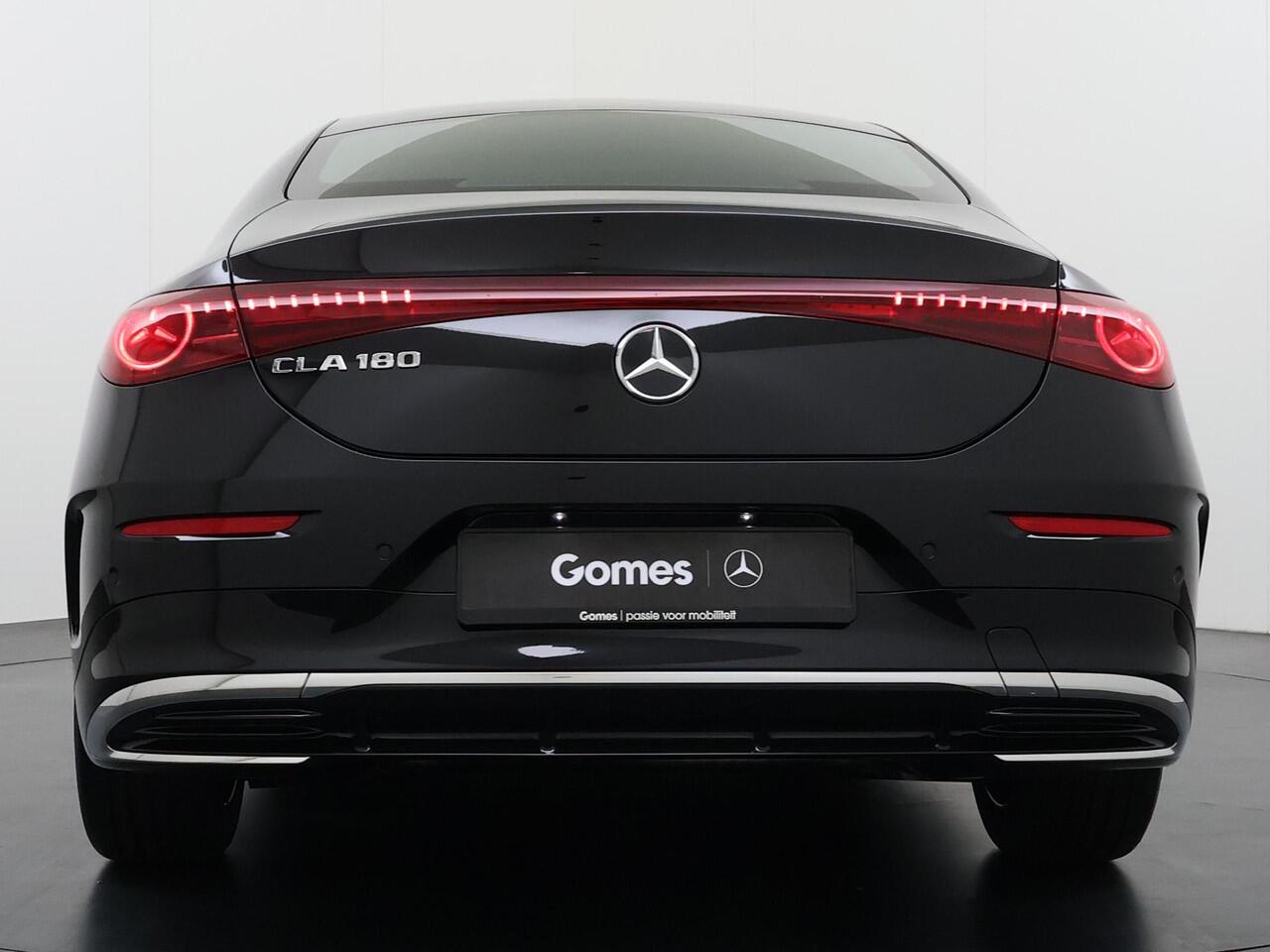 Mercedes-Benz CLA-KLASSE 180 Business Solution AMG | Panoramadak | Adaptieve Cruise Control | Dodehoekassistent | Verkeersbordenassistent | Adaptieve Grootlichtassistent | Stoelverwarming | Sfeerverlichting | Apple CarPlay | Android Auto | Achteruitrijcamera | Parkeersensoren