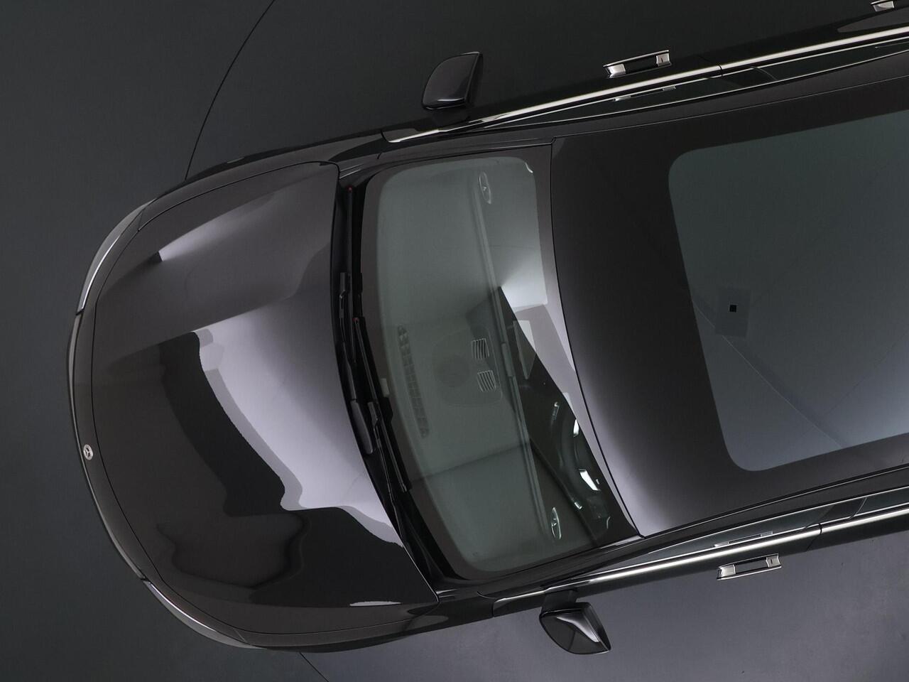 Mercedes-Benz CLA-KLASSE 180 Business Solution AMG | Panoramadak | Adaptieve Cruise Control | Dodehoekassistent | Verkeersbordenassistent | Adaptieve Grootlichtassistent | Stoelverwarming | Sfeerverlichting | Apple CarPlay | Android Auto | Achteruitrijcamera | Parkeersensoren
