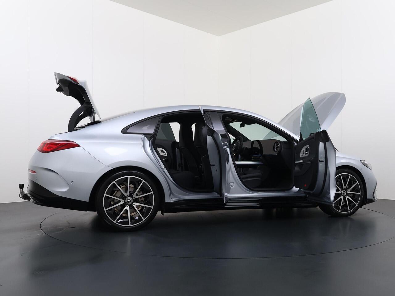 Mercedes-Benz CLA-KLASSE 180 Business Solution AMG | Night Pakket | Panoramadak | Adaptieve Cruise Control | Dodehoekassistent | Verkeersbordenassistent | MULTIBEAM LED Koplampen | Elektrisch Verstelbare Stoelen + Memory | Stoelverwarming | Sfeerverlichting | THERMOTRONIC Klimaat