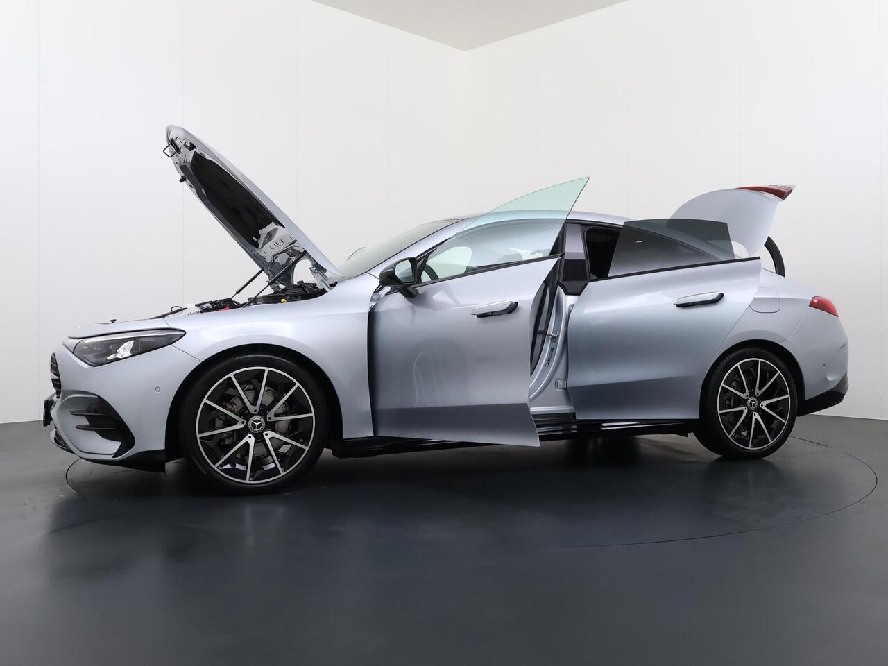 Mercedes-Benz CLA-KLASSE 180 Business Solution AMG | Night Pakket | Panoramadak | Adaptieve Cruise Control | Dodehoekassistent | Verkeersbordenassistent | MULTIBEAM LED Koplampen | Elektrisch Verstelbare Stoelen + Memory | Stoelverwarming | Sfeerverlichting | THERMOTRONIC Klimaat