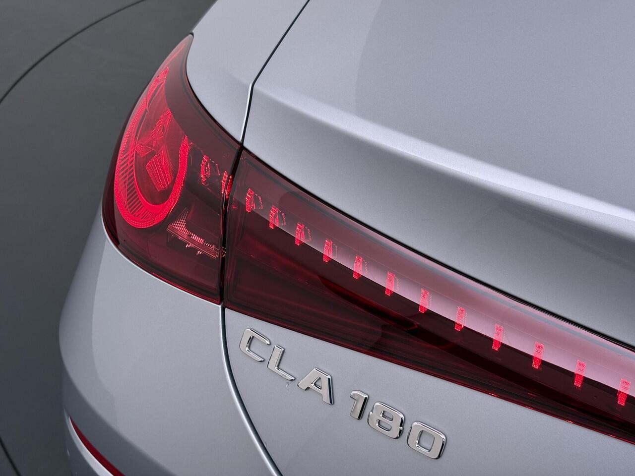 Mercedes-Benz CLA-KLASSE 180 Business Solution AMG | Night Pakket | Panoramadak | Adaptieve Cruise Control | Dodehoekassistent | Verkeersbordenassistent | MULTIBEAM LED Koplampen | Elektrisch Verstelbare Stoelen + Memory | Stoelverwarming | Sfeerverlichting | THERMOTRONIC Klimaat