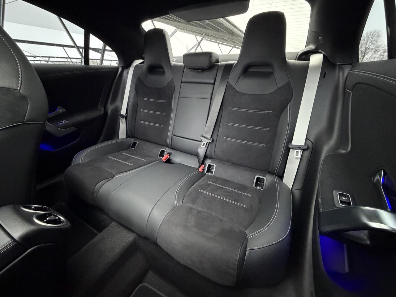 Mercedes-Benz CLA-KLASSE 180 Business Solution AMG | Night | Panoramaschuifdak | AMG Line Plus | Head-up display | Burmester | 360° camera | Winter pakket | Trekhaak