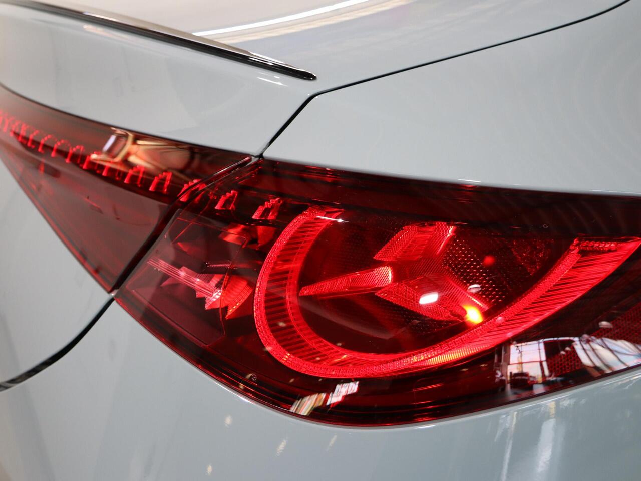 Mercedes-Benz CLA-KLASSE 200 AMG Line Business Solution AMG | Night | Matrix Led | Panoramadak | AMG-line Plus | Premium Plus |