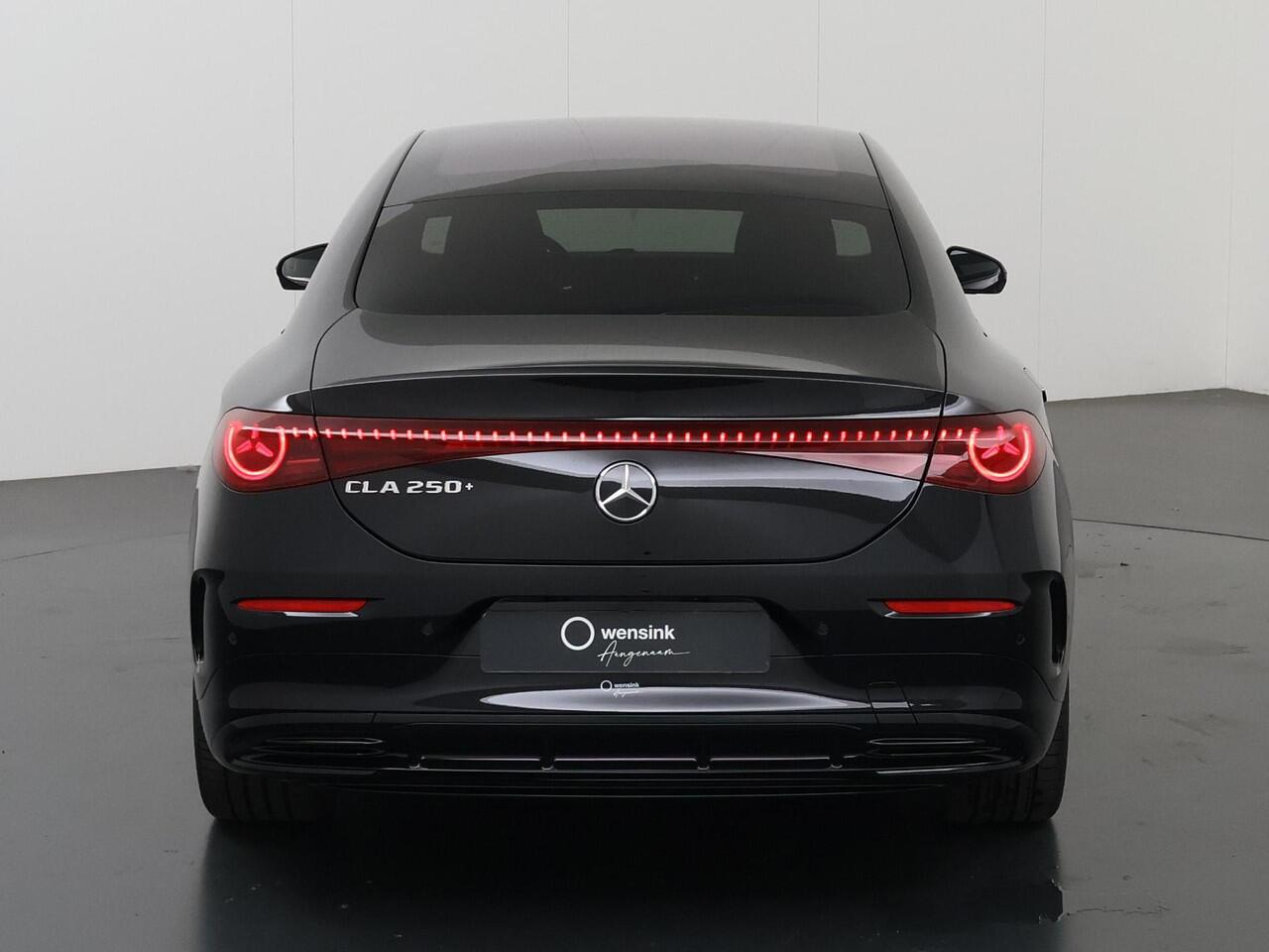 Mercedes-Benz CLA-KLASSE 250+ Launch Edition 85 kWh | Night | Panoramadak | Stoelverwarming | DISTRONIC | Achteruitrijcamera | Trekhaak |