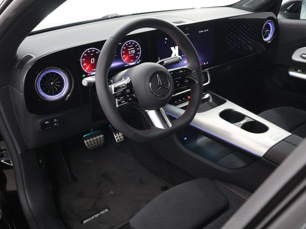 Mercedes-Benz CLA-KLASSE 250+ Launch Edition 85 kWh | Night | Panoramadak | Stoelverwarming | DISTRONIC | Achteruitrijcamera | Trekhaak |