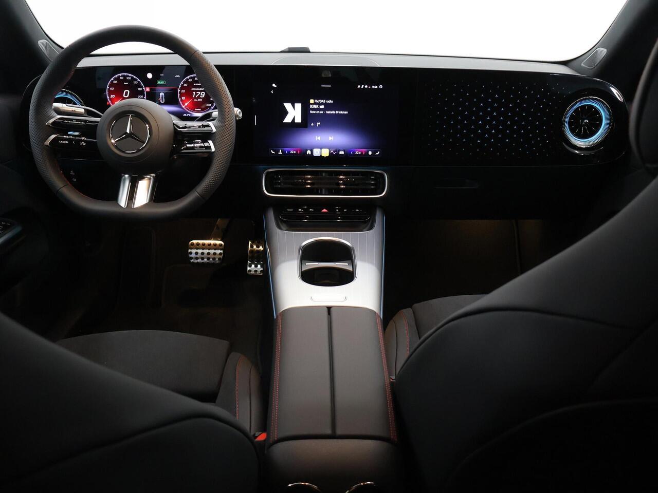Mercedes-Benz CLA-KLASSE 250+ Launch Edition 85 kWh | Night | Panoramadak | Stoelverwarming | DISTRONIC | Achteruitrijcamera | Trekhaak |