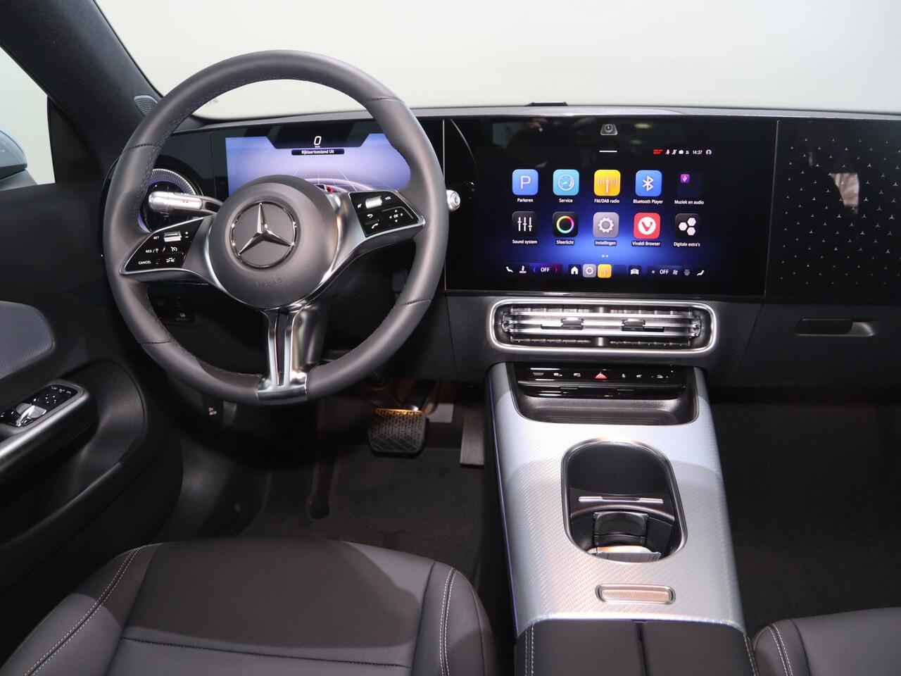 Mercedes-Benz CLA-KLASSE 180 Business Solution Luxury | Dodehoekassistent | Panoramadak | Stoelverwarming | LED koplampen | Adaptieve cruisecontrol | Achteruitrijcamera |