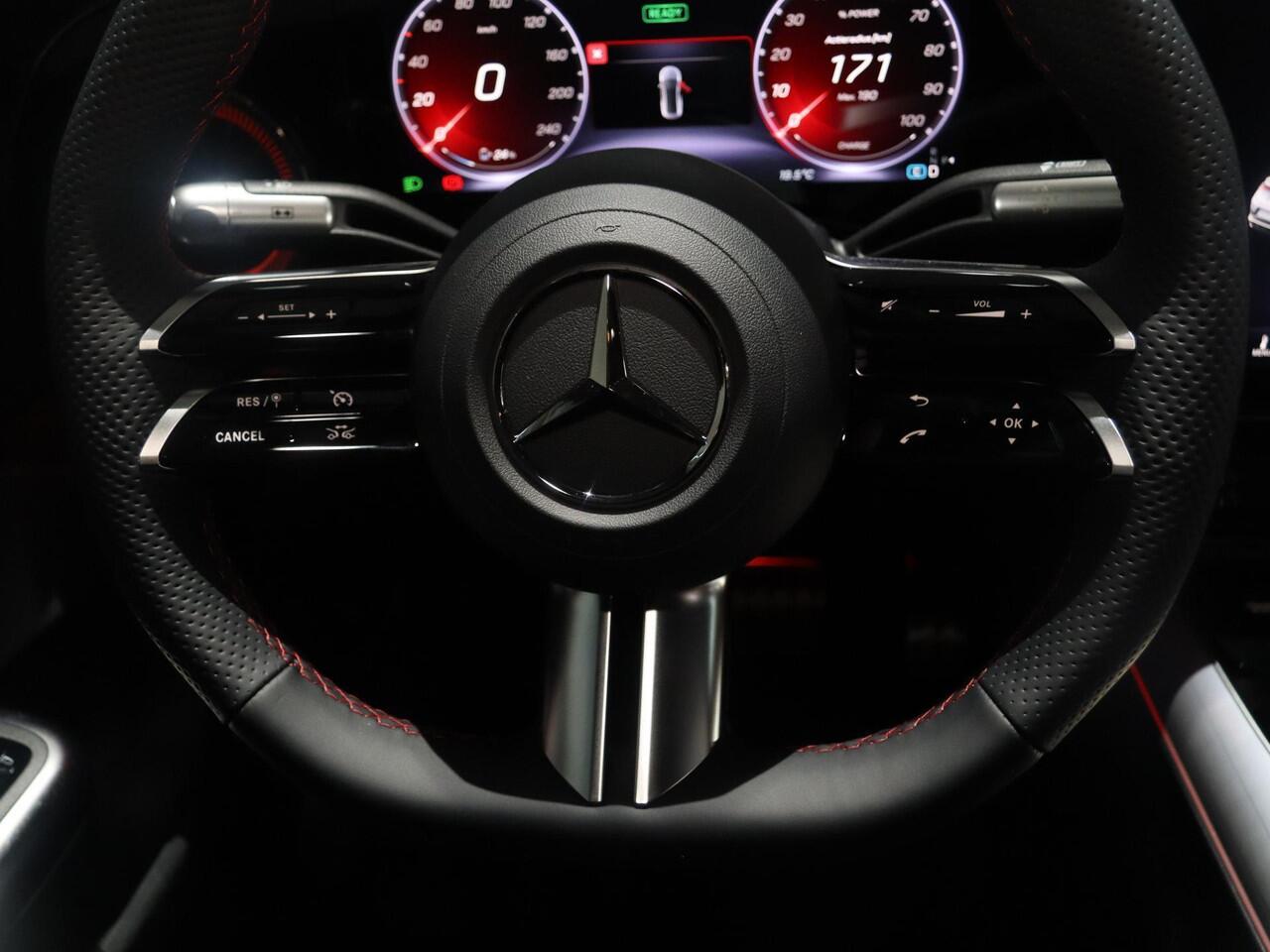 Mercedes-Benz CLA-KLASSE 250+ Launch Edition 85 kWh | Night | Panoramadak | Stoelverwarming | DISTRONIC | Achteruitrijcamera | Dodehoekassistent |