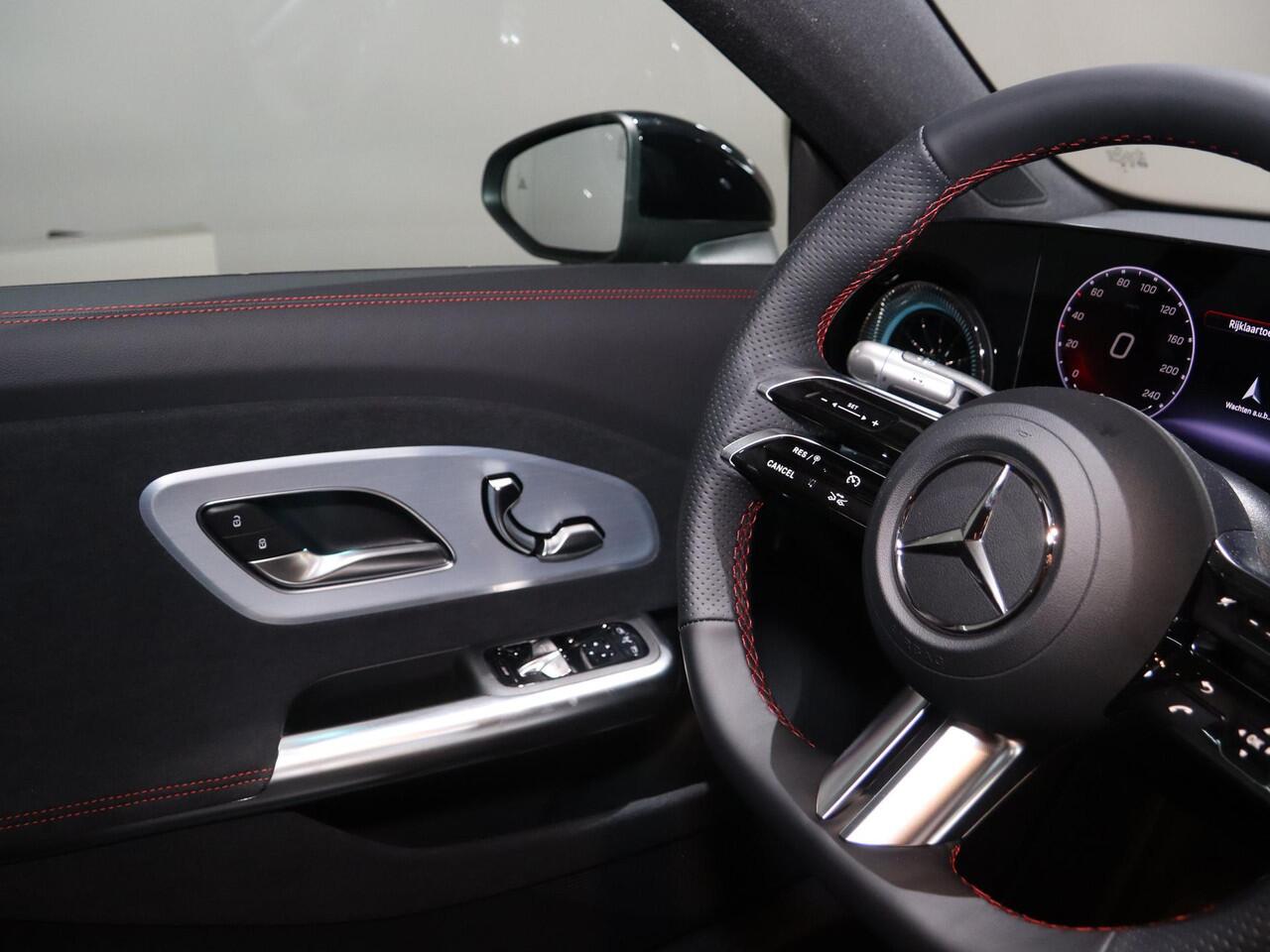 Mercedes-Benz CLA-KLASSE 250+ Launch Edition 85 kWh | Night | Panoramadak | Stoelverwarming | DISTRONIC | Achteruitrijcamera | Dodehoekassistent |