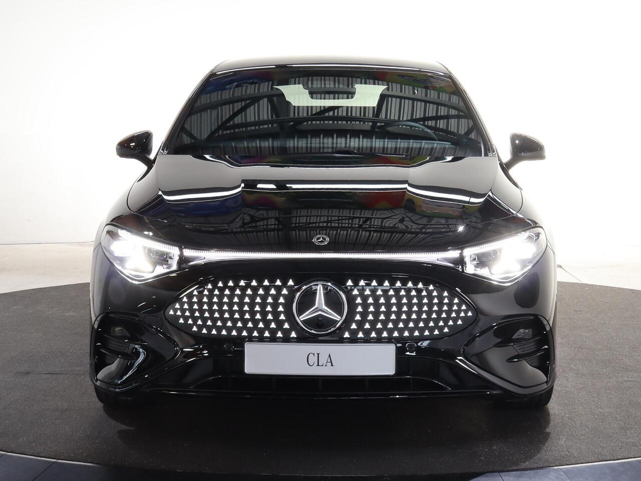 Mercedes-Benz CLA-KLASSE 250+ Launch Edition 85 kWh | Night | Panoramadak | Stoelverwarming | DISTRONIC | Achteruitrijcamera | Dodehoekassistent |