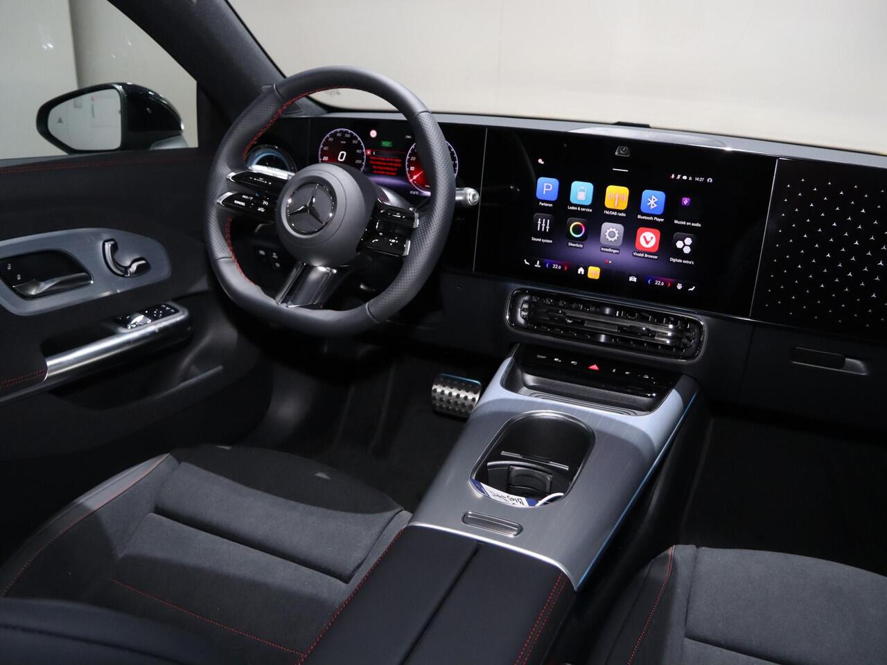 Mercedes-Benz CLA-KLASSE 250+ Launch Edition 85 kWh | Night | Panoramadak | Stoelverwarming | DISTRONIC | Achteruitrijcamera | Dodehoekassistent |