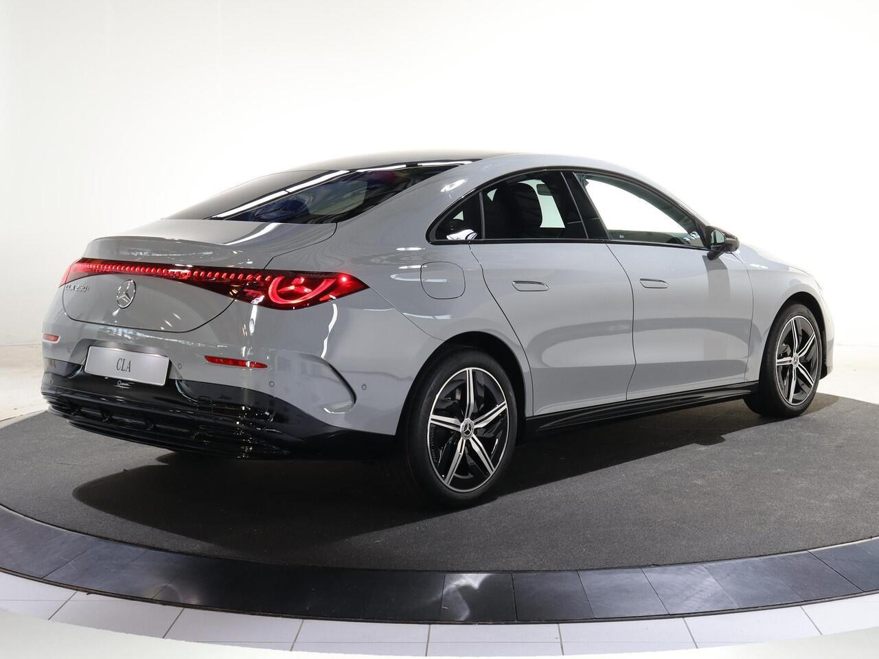 Mercedes-Benz CLA-KLASSE 250+ Launch Edition 85.5 kWh | Night | Panoramadak | Stoelverwarming | DISTRONIC | Achteruitrijcamera | Dodehoekassistent |