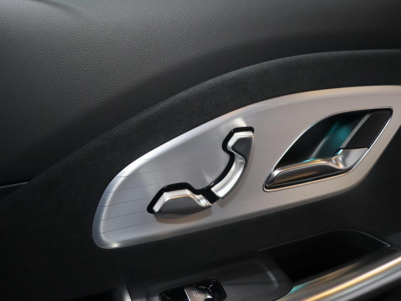 Mercedes-Benz CLA-KLASSE 250+ Launch Edition 85.5 kWh | Night | Panoramadak | Stoelverwarming | DISTRONIC | Achteruitrijcamera | Dodehoekassistent |