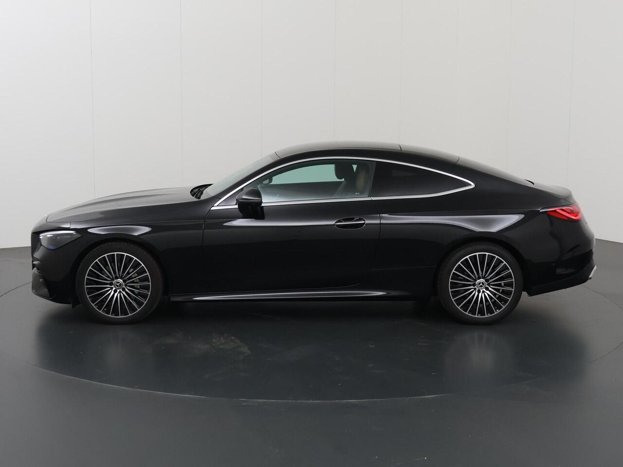 Mercedes-Benz CLE Coupé 200 AMG Line | Nappalederen bekleding | Digital Light | Rijassistentiepakket | Standkachel | Head-up display | 360 graden camera | Sfeerverlichting |