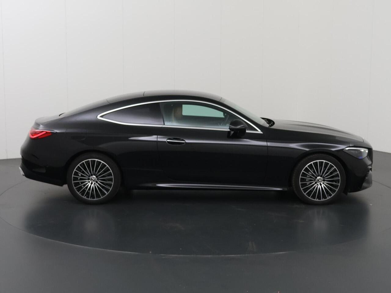 Mercedes-Benz CLE Coupé 200 AMG Line | Nappalederen bekleding | Digital Light | Rijassistentiepakket | Standkachel | Head-up display | 360 graden camera | Sfeerverlichting |