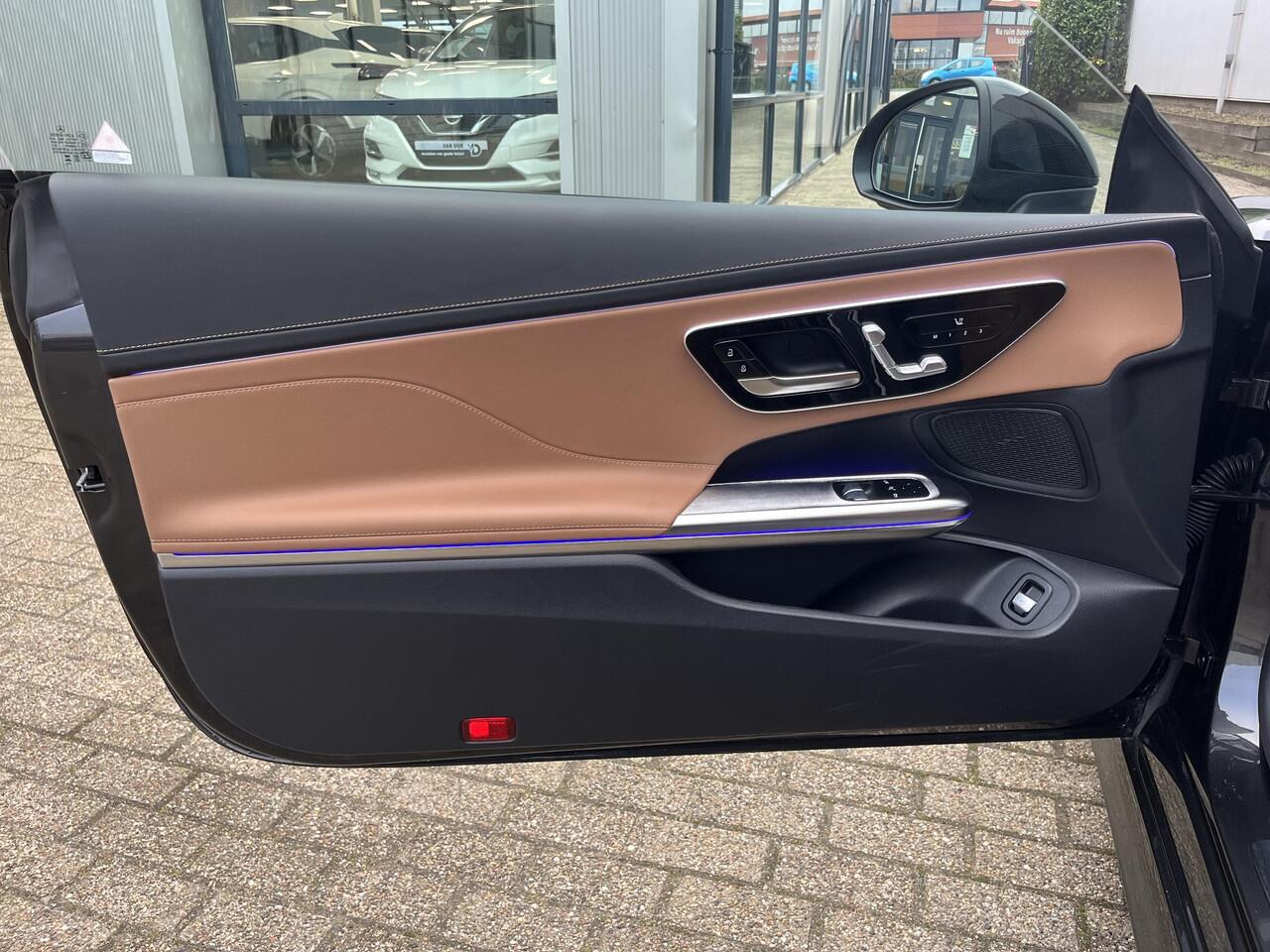 Mercedes-Benz CLE Coupé 200 AMG Line | NL Auto/Voll.Historie/Navi/Leder/Pano.Dak/Sfeerverlichting/Elektr.Wegklapbare Trekhaak/Apple CarPlay-Android Auto