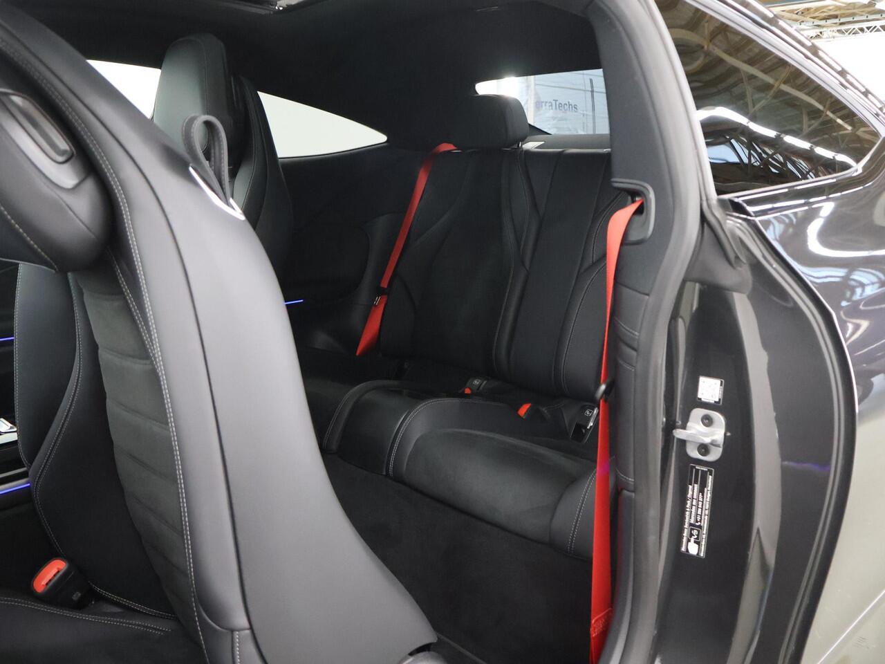 Mercedes-Benz CLE Coupé 200 AMG Line | Panoramadak | Night | Memory | Burmester | Rode gordels | 19 inch AMG multispaaks | Headup |