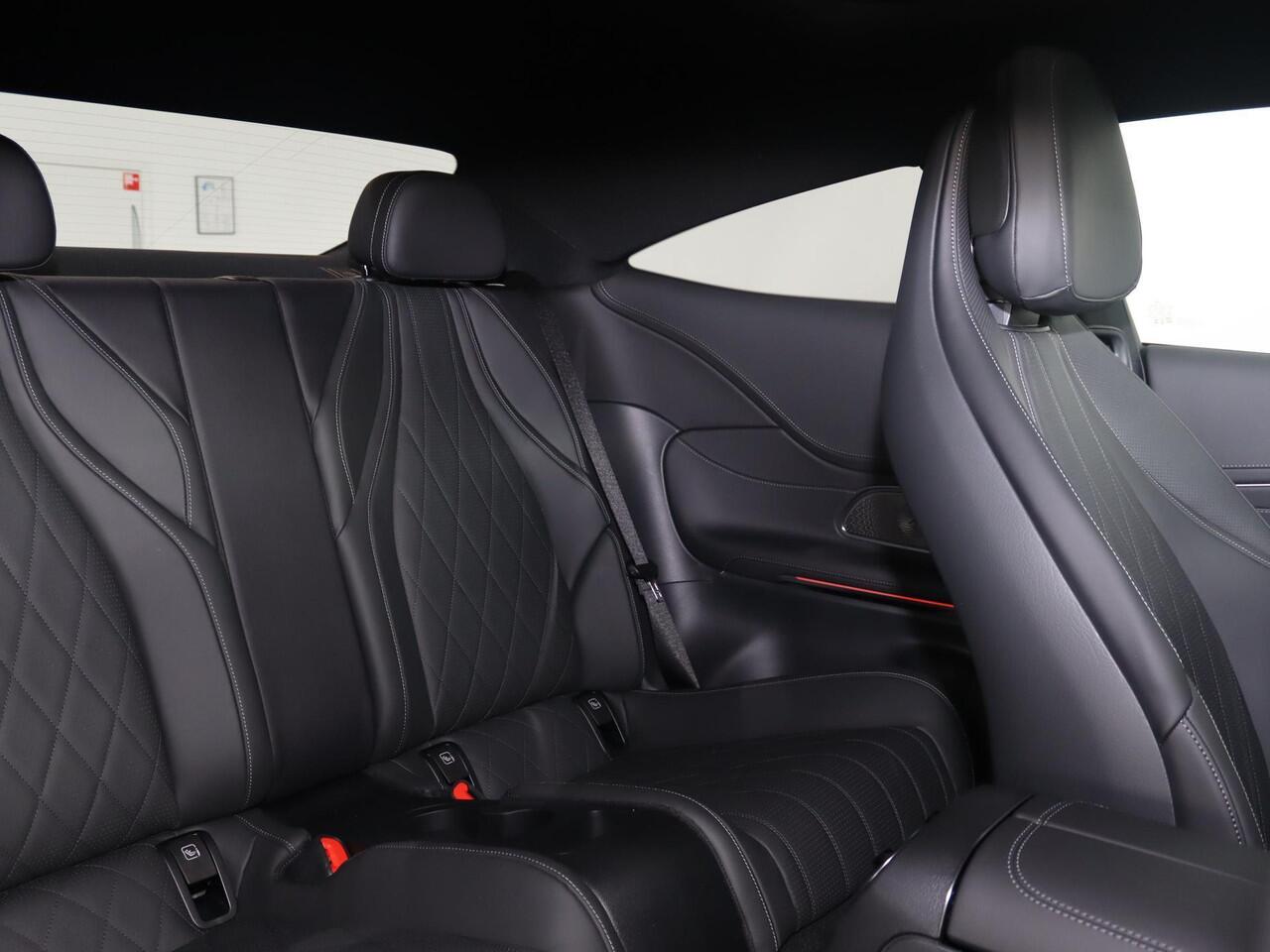 Mercedes-Benz CLE Coupé 300 4MATIC AMG Line Premium Plus | Panoramadak | Memory | 20-Inch | Nightpakket | AMG spoiler