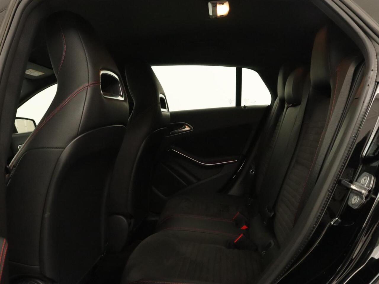 Mercedes-Benz Cla Shooting Brake 180 | Trekhaak | Camera | Navigatie | Leder | LED | Cruise control | Sportstoelen | LMV 18 inch