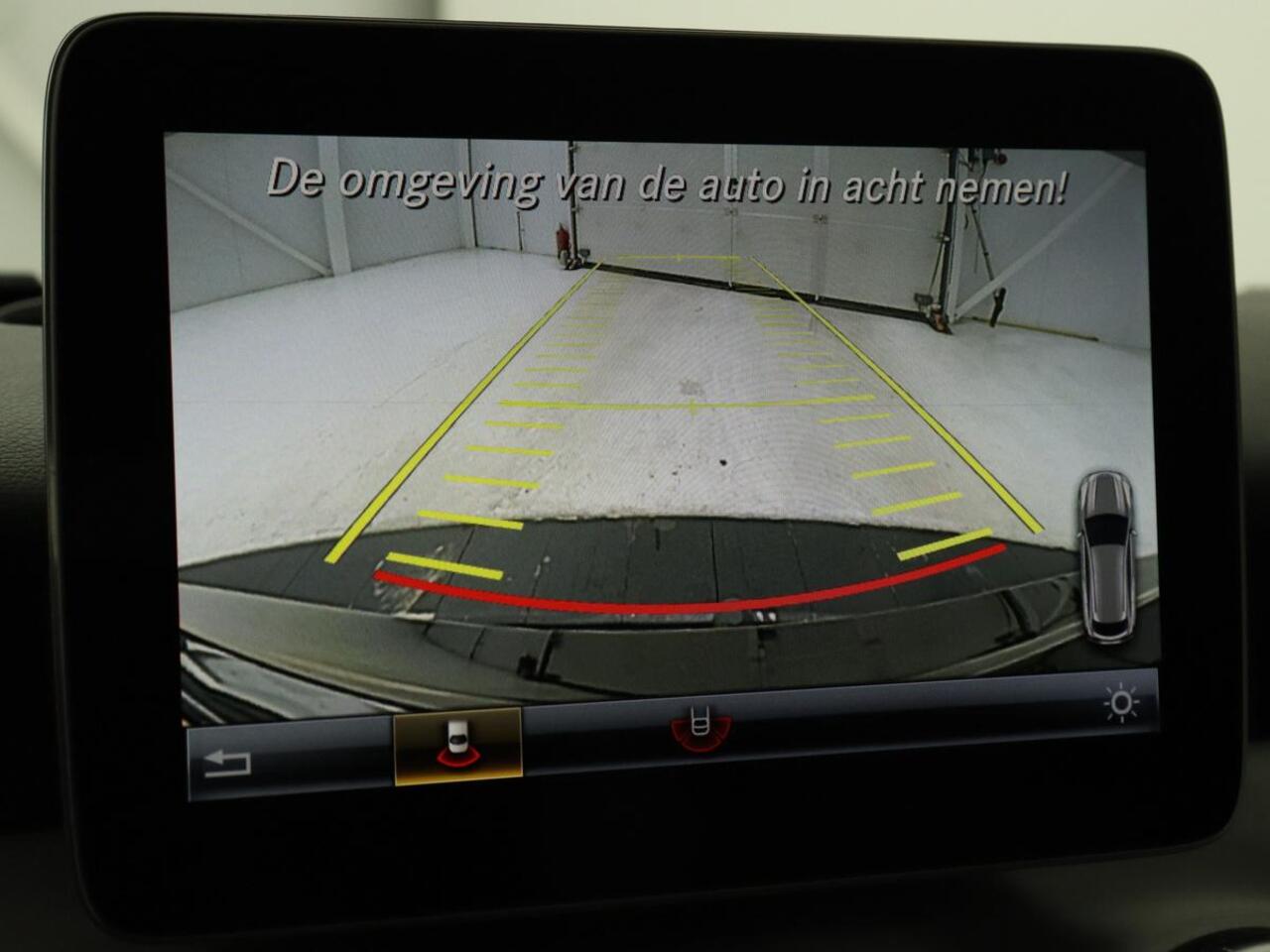 Mercedes-Benz Cla Shooting Brake 180 | Trekhaak | Camera | Navigatie | Leder | LED | Cruise control | Sportstoelen | LMV 18 inch