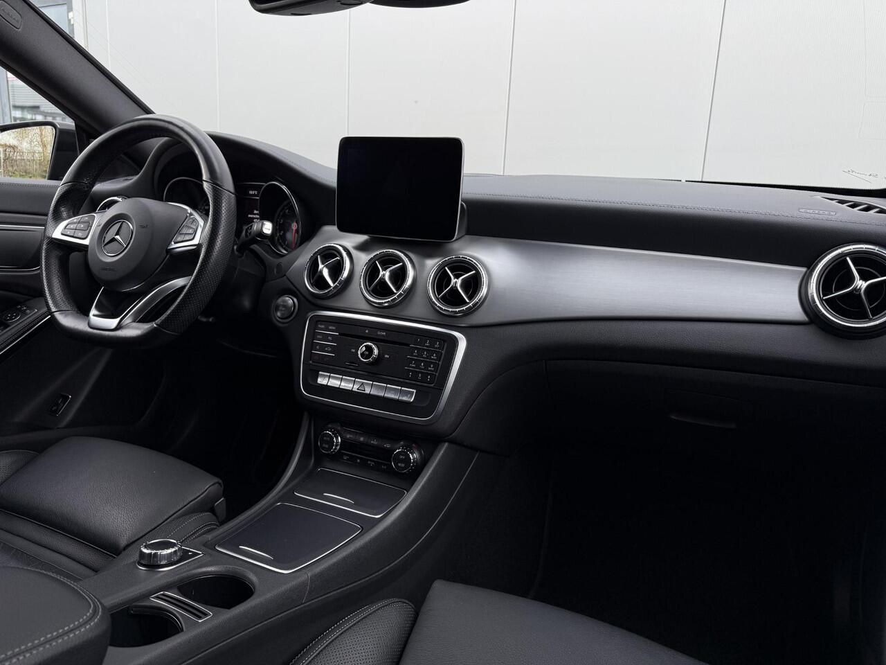 Mercedes-Benz Cla Shooting Brake 180 Ambition AMG Night Automaat Volleder LED Koplampen Camera Navi 18 Inch