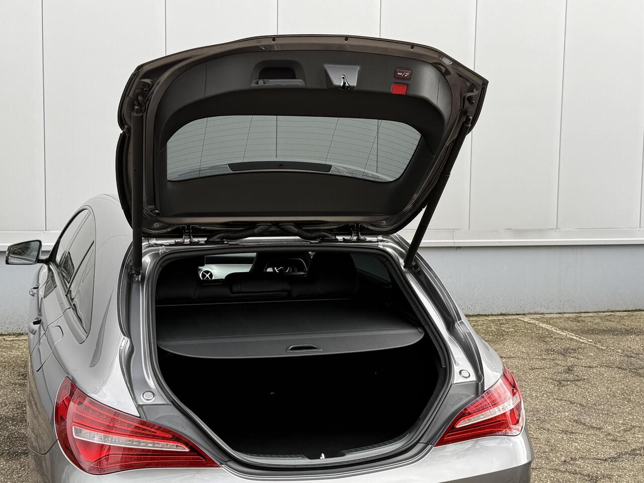 Mercedes-Benz Cla Shooting Brake 180 Ambition AMG Night Automaat Volleder LED Koplampen Camera Navi 18 Inch