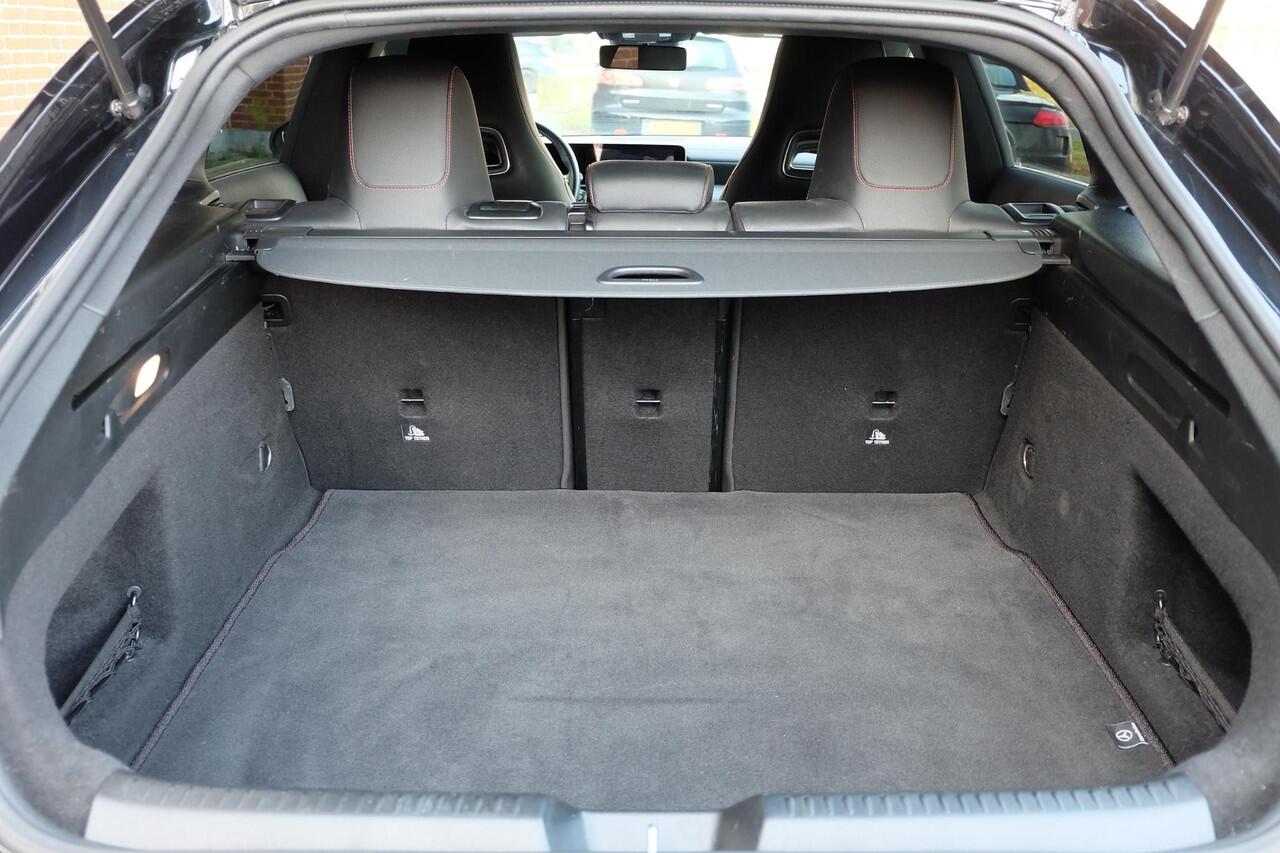 Mercedes-Benz Cla Shooting Brake 250 4MATIC Advantage / AMG Line / Camera / Onderhouden