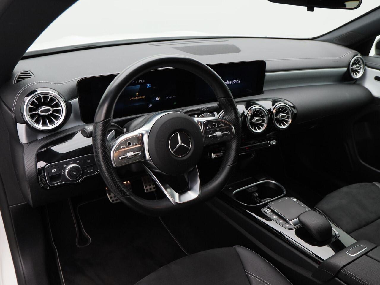 Mercedes-Benz Cla Shooting Brake Automaat 250 e | Stoelverwarming | Navigatie | Full LED | Sfeer Verlichting | Virtual Cockpit | 18 Inch | 95.009 Km !!