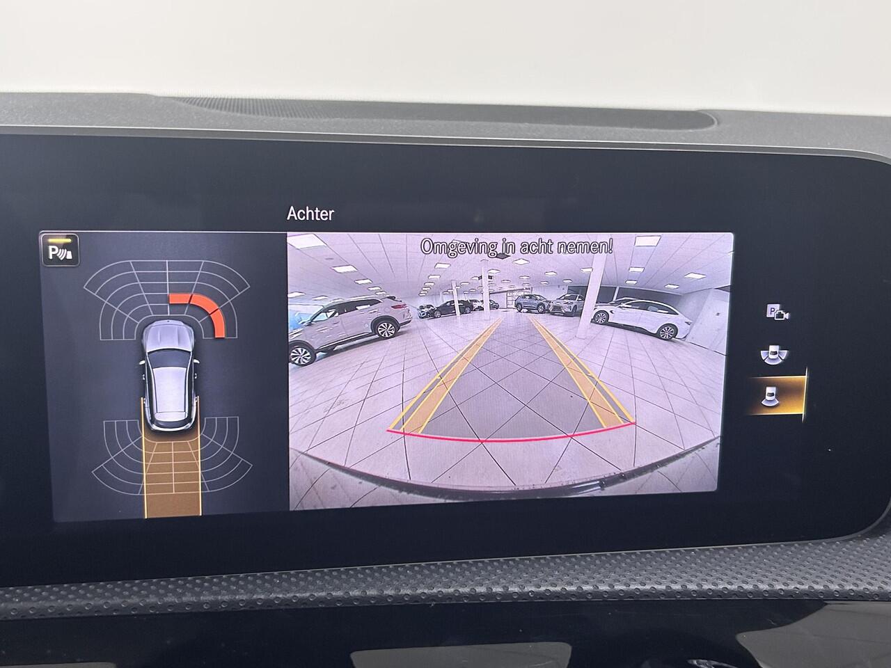 Mercedes-Benz Cla Shooting Brake 180 Advantage AMG-Line | PANORAMADAK | NAVIGATIE | ACHTERUITRIJCAMERA | PARKEERSENSOREN
