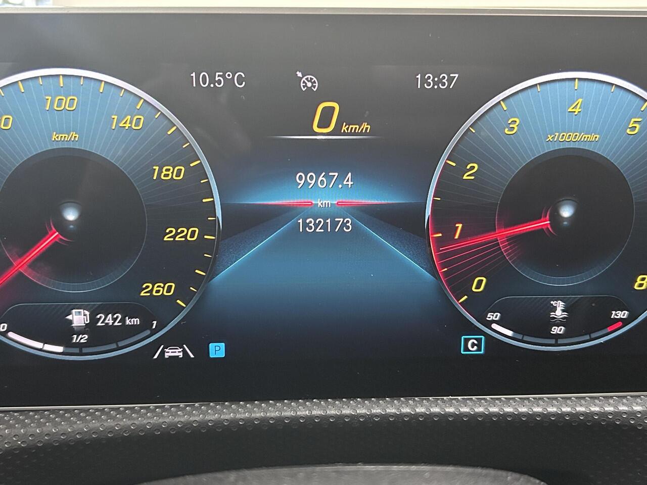 Mercedes-Benz Cla Shooting Brake 180 Advantage AMG-Line | PANORAMADAK | NAVIGATIE | ACHTERUITRIJCAMERA | PARKEERSENSOREN