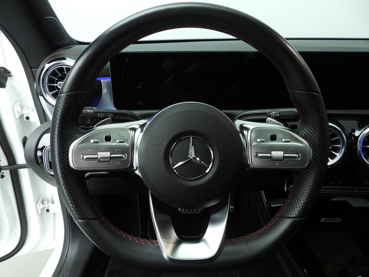 Mercedes-Benz Cla Shooting Brake 200 Business Solution AMG | Pano | 19" | Camera | Panamericana-grille