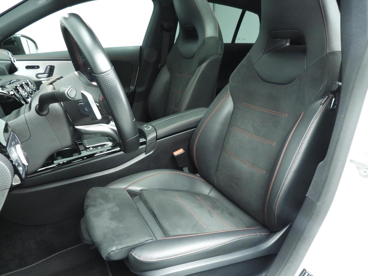 Mercedes-Benz Cla Shooting Brake 200 Business Solution AMG | Pano | 19" | Camera | Panamericana-grille