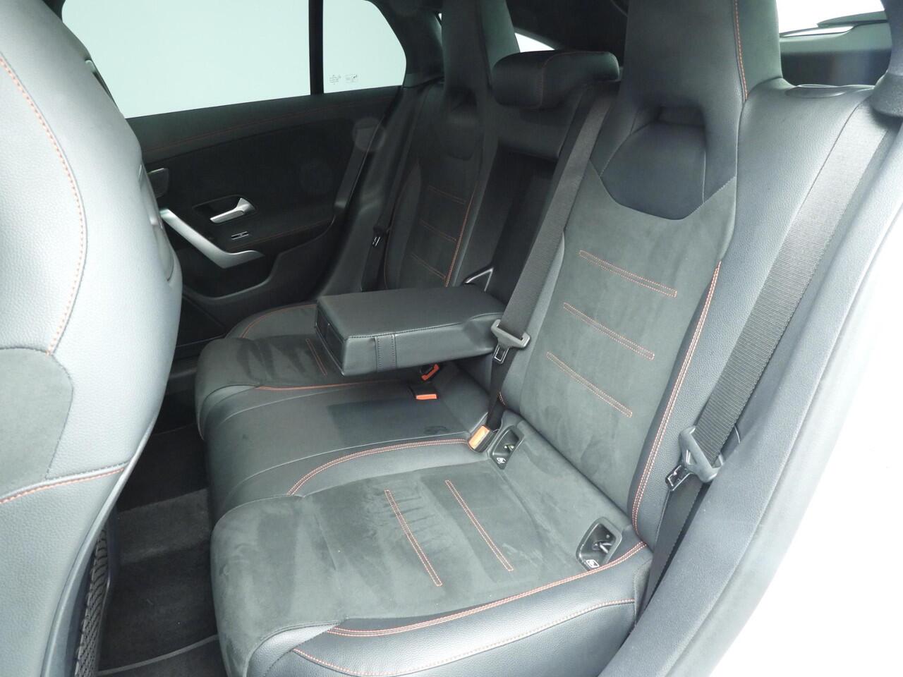 Mercedes-Benz Cla Shooting Brake 200 Business Solution AMG | Pano | 19" | Camera | Panamericana-grille