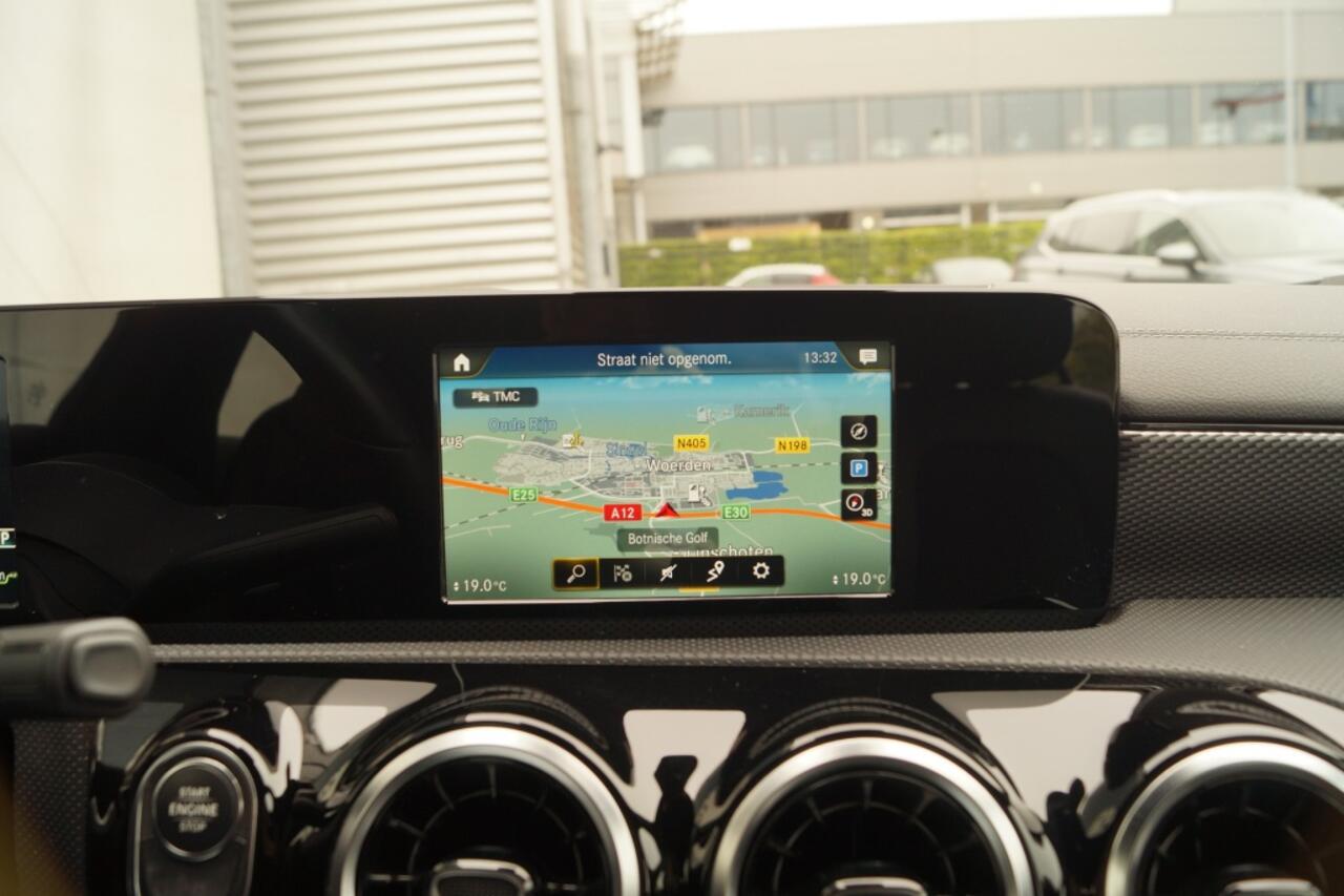 Mercedes-Benz Cla Shooting Brake 250e Business Edition -NAVI-ECC-PDC-