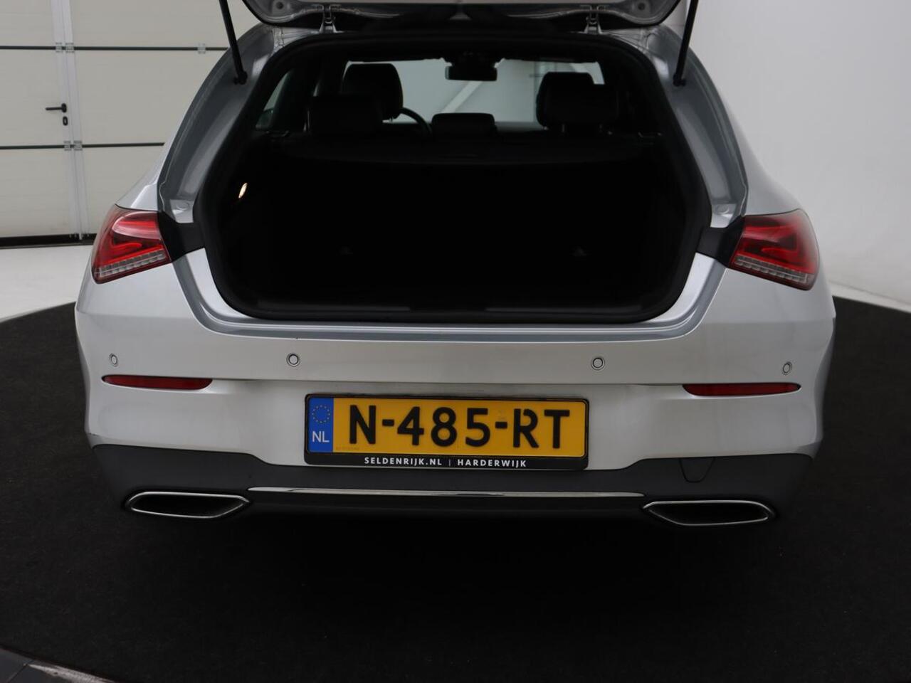 Mercedes-Benz Cla Shooting Brake 180 Business Solution | Stoelverwarming | Carplay | Camera | Half leder | Widescreen | Dodehoek detectie | Navigatie | Park Assist