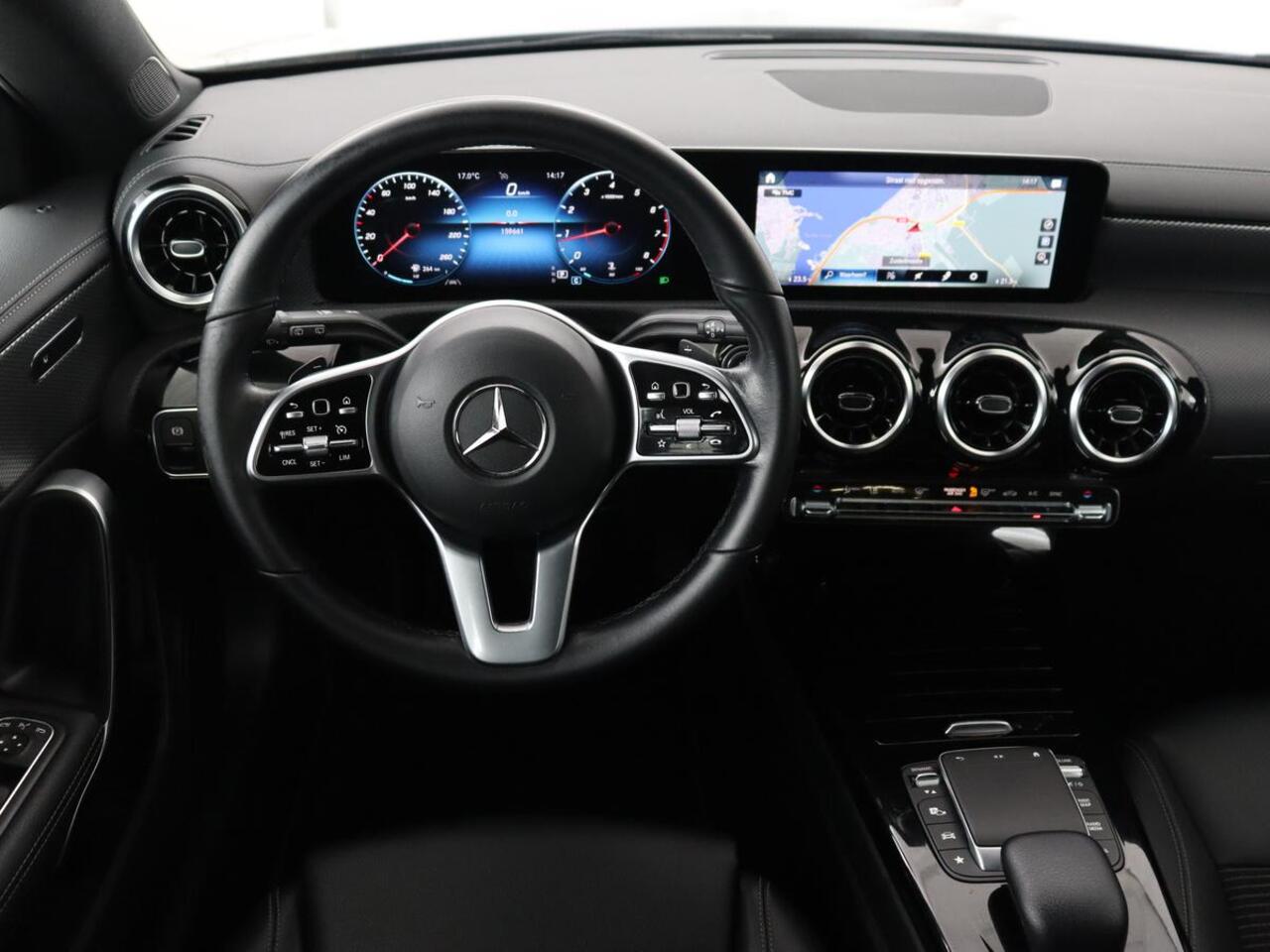 Mercedes-Benz Cla Shooting Brake 180 Business Solution | Stoelverwarming | Carplay | Camera | Half leder | Widescreen | Dodehoek detectie | Navigatie | Park Assist