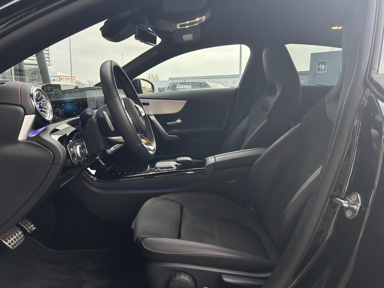 Mercedes-Benz Cla Shooting Brake 180 Business Solution AMG | Carplay | Led verlichting | Stoelverwarming | Sfeerverlichting