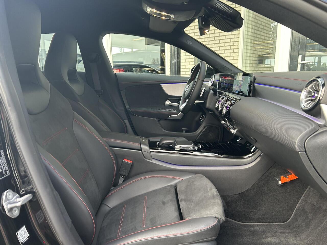 Mercedes-Benz Cla Shooting Brake 180 Business Solution AMG | Carplay | Led verlichting | Stoelverwarming | Sfeerverlichting